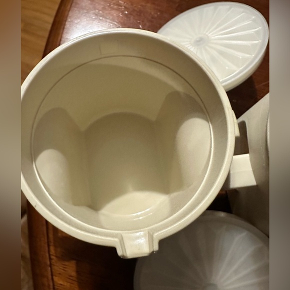 Vintage Tupperware cream and sugar containers - Picture 5 of 10